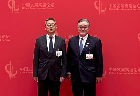 日立 取締役會長 代表執(zhí)行役 東原敏昭（右）日立 執(zhí)行役常務 中國總代表 明田篤彌（左）